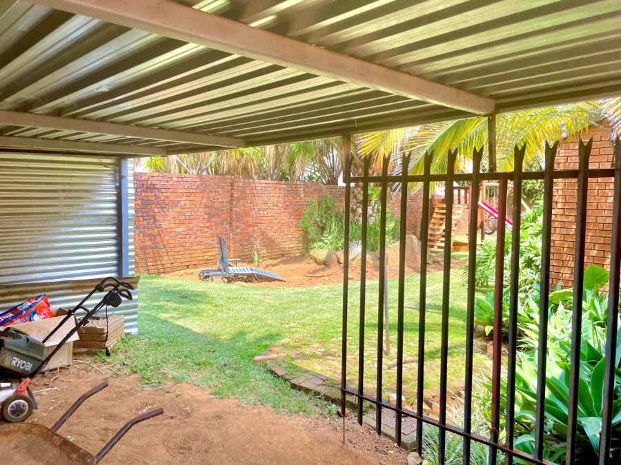 5 Bedroom Property for Sale in Garsfontein Gauteng