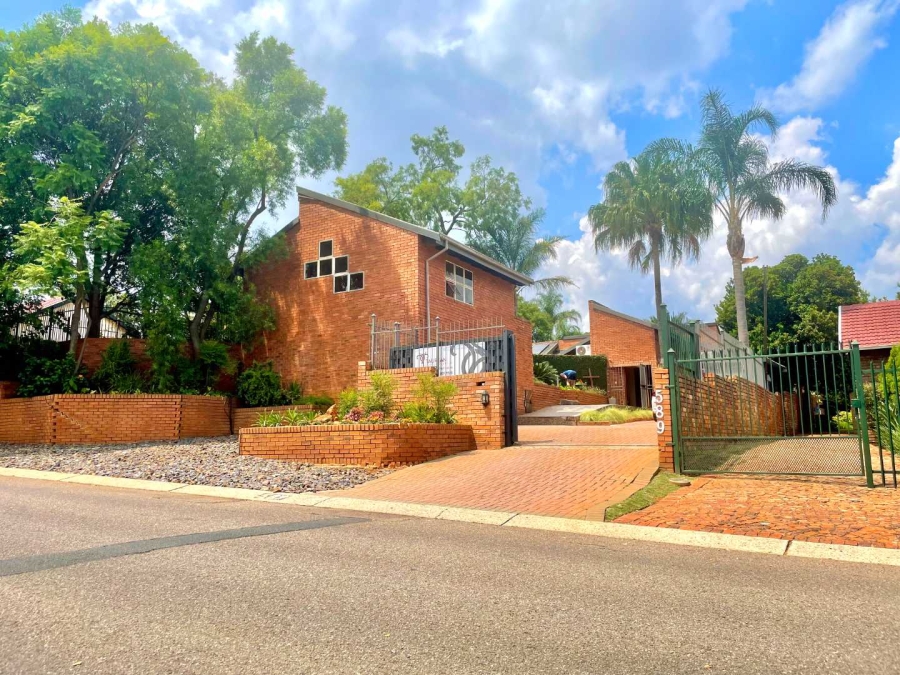 5 Bedroom Property for Sale in Garsfontein Gauteng