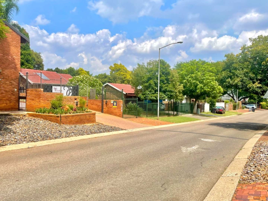 5 Bedroom Property for Sale in Garsfontein Gauteng