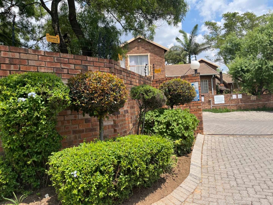 3 Bedroom Property for Sale in Wilgeheuwel Gauteng