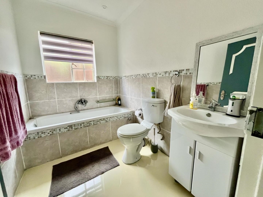 3 Bedroom Property for Sale in Wilgeheuwel Gauteng