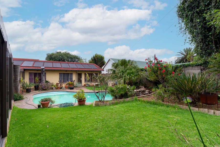 6 Bedroom Property for Sale in Van Riebeeck Park Gauteng