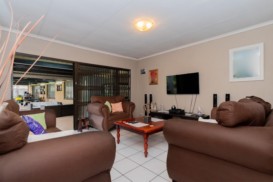6 Bedroom Property for Sale in Van Riebeeck Park Gauteng