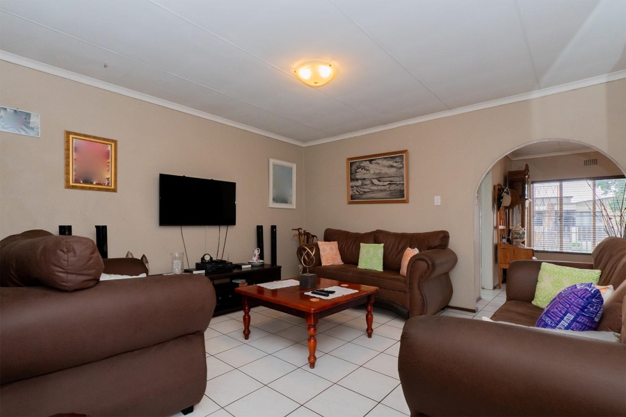 6 Bedroom Property for Sale in Van Riebeeck Park Gauteng