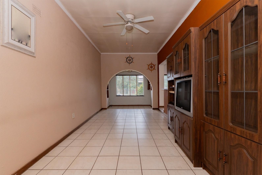 6 Bedroom Property for Sale in Van Riebeeck Park Gauteng