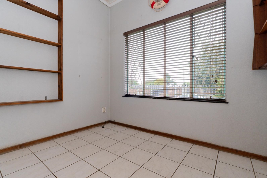 6 Bedroom Property for Sale in Van Riebeeck Park Gauteng