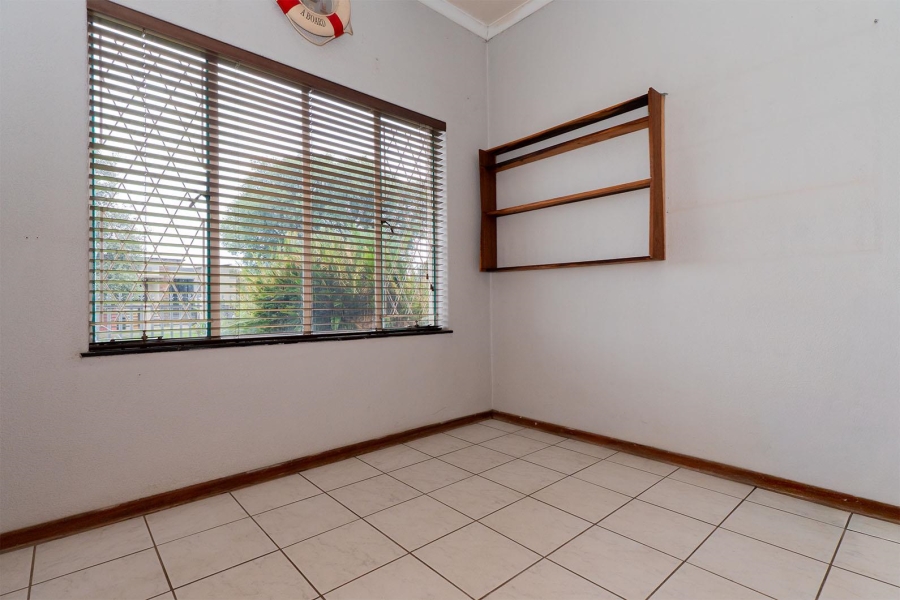 6 Bedroom Property for Sale in Van Riebeeck Park Gauteng