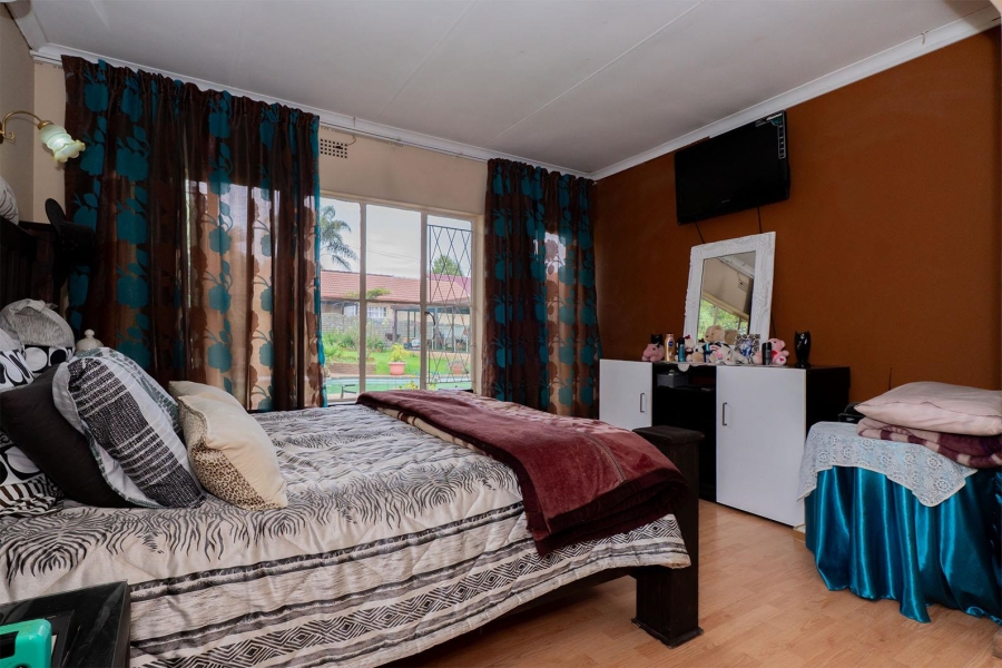 6 Bedroom Property for Sale in Van Riebeeck Park Gauteng