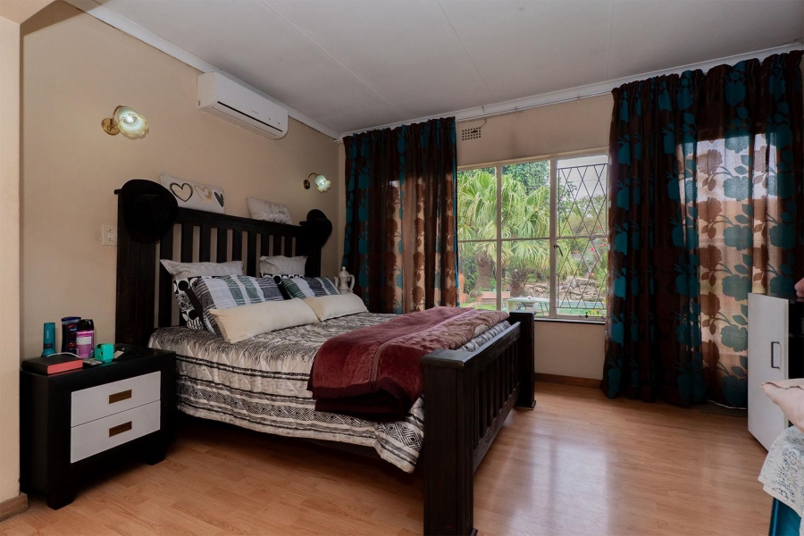 6 Bedroom Property for Sale in Van Riebeeck Park Gauteng