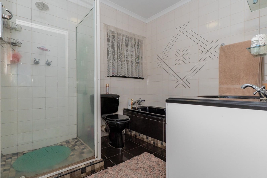 6 Bedroom Property for Sale in Van Riebeeck Park Gauteng