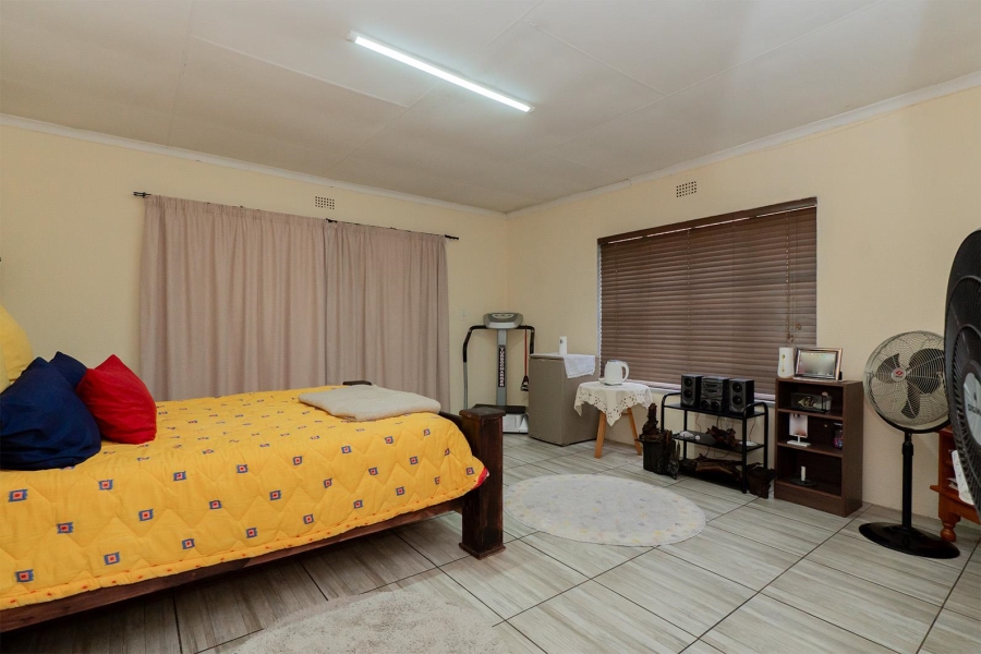 6 Bedroom Property for Sale in Van Riebeeck Park Gauteng