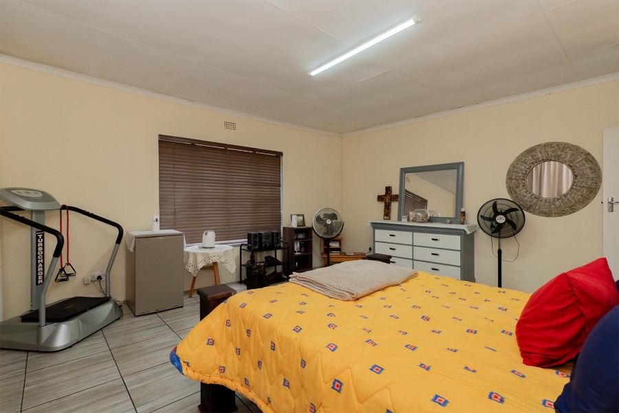 6 Bedroom Property for Sale in Van Riebeeck Park Gauteng