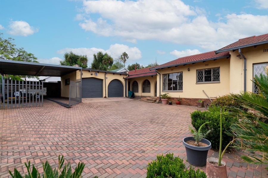 6 Bedroom Property for Sale in Van Riebeeck Park Gauteng