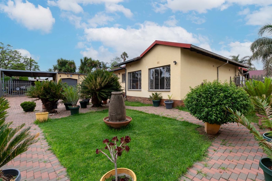 6 Bedroom Property for Sale in Van Riebeeck Park Gauteng