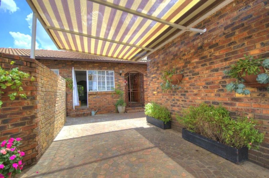 3 Bedroom Property for Sale in Brackenhurst Gauteng