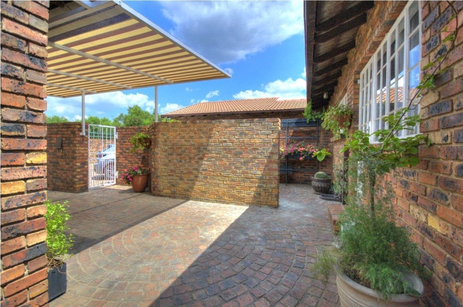 3 Bedroom Property for Sale in Brackenhurst Gauteng