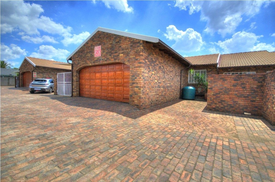 3 Bedroom Property for Sale in Brackenhurst Gauteng
