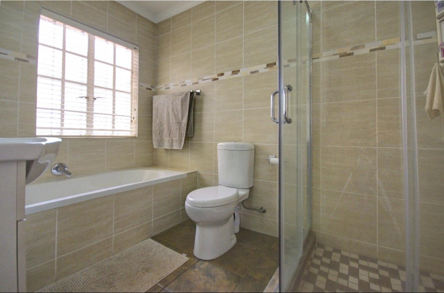 3 Bedroom Property for Sale in Brackenhurst Gauteng