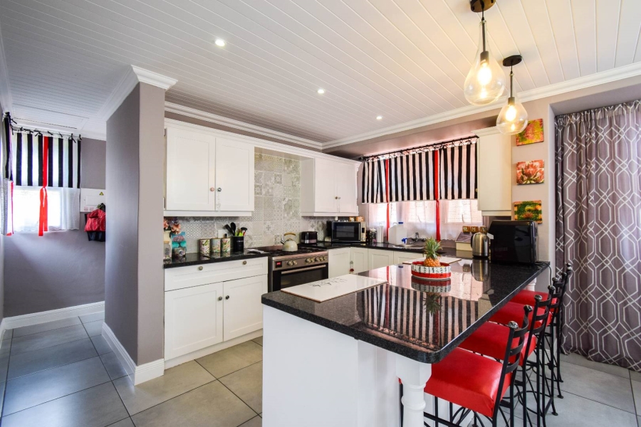 4 Bedroom Property for Sale in Faerie Glen Gauteng