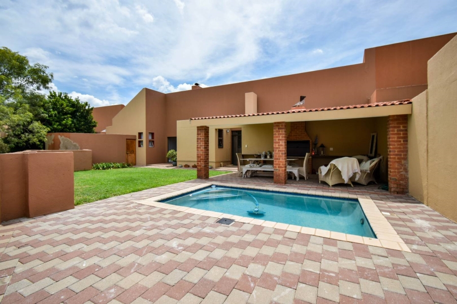 4 Bedroom Property for Sale in Faerie Glen Gauteng