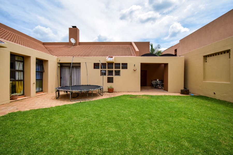 4 Bedroom Property for Sale in Faerie Glen Gauteng