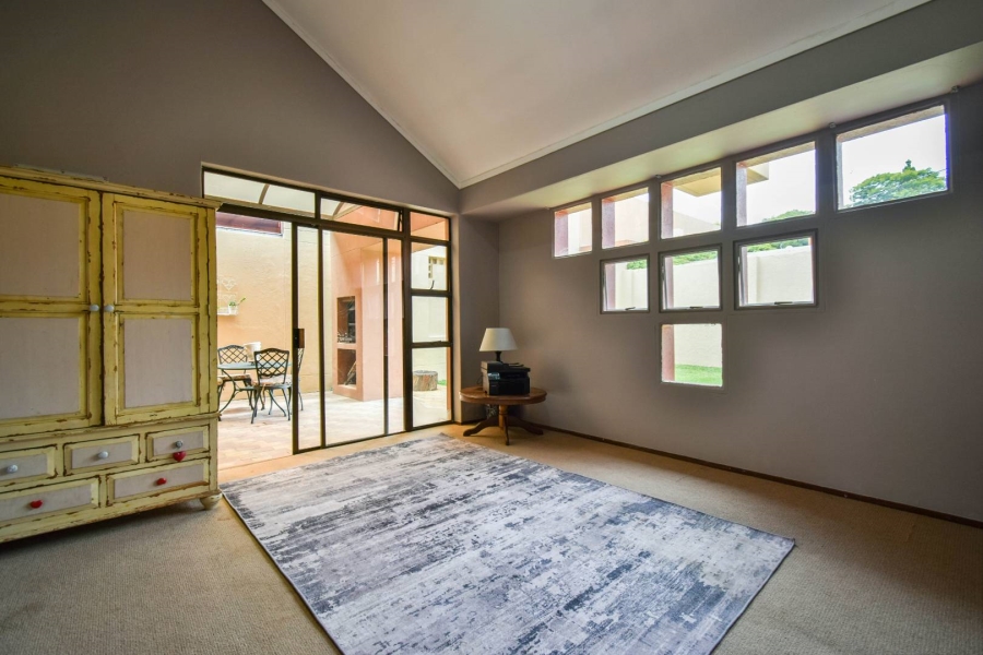 4 Bedroom Property for Sale in Faerie Glen Gauteng