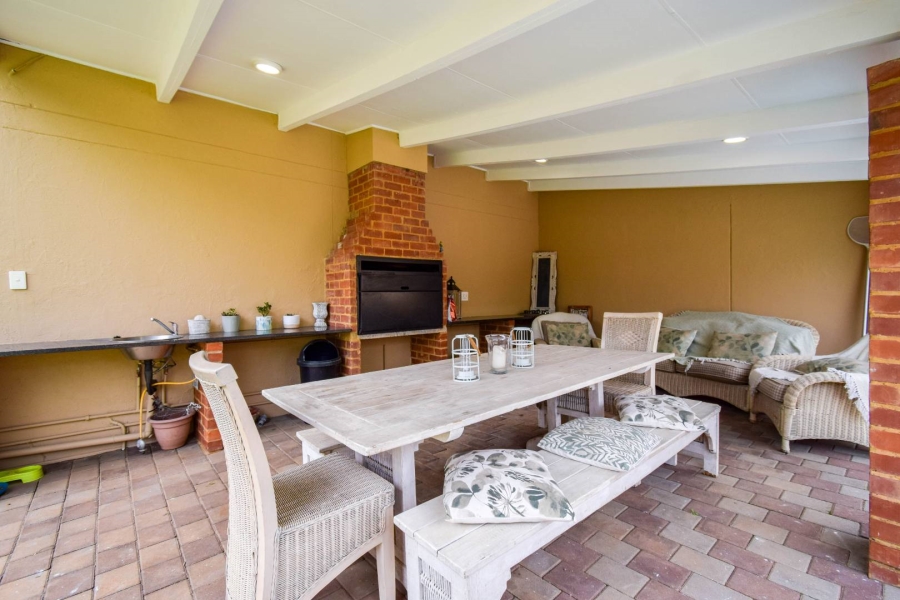 4 Bedroom Property for Sale in Faerie Glen Gauteng