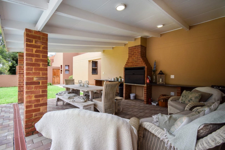 4 Bedroom Property for Sale in Faerie Glen Gauteng