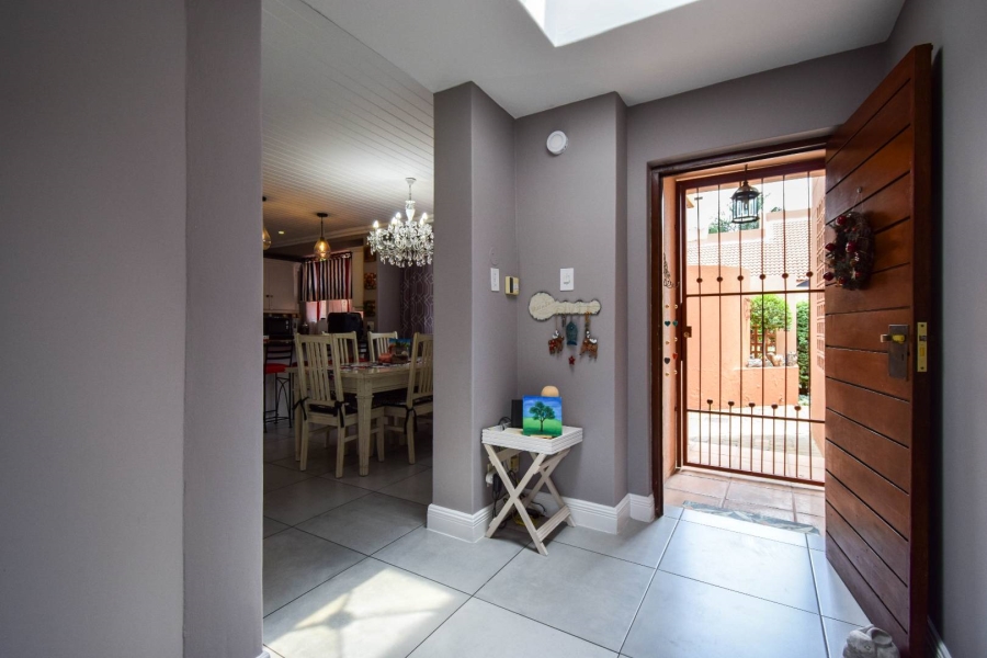 4 Bedroom Property for Sale in Faerie Glen Gauteng