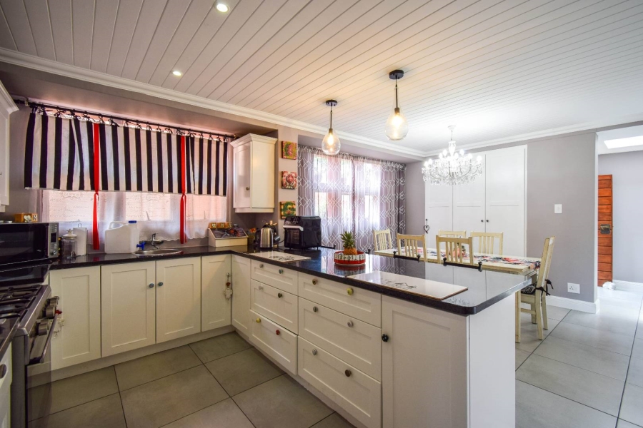 4 Bedroom Property for Sale in Faerie Glen Gauteng