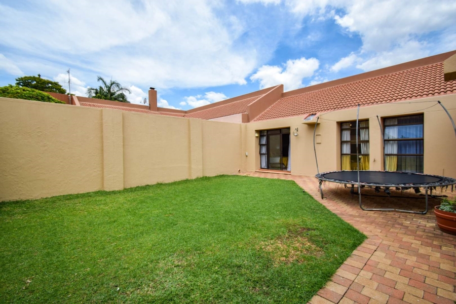 4 Bedroom Property for Sale in Faerie Glen Gauteng