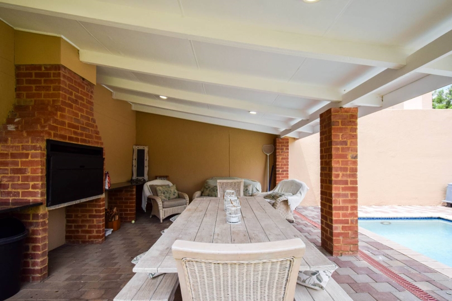 4 Bedroom Property for Sale in Faerie Glen Gauteng