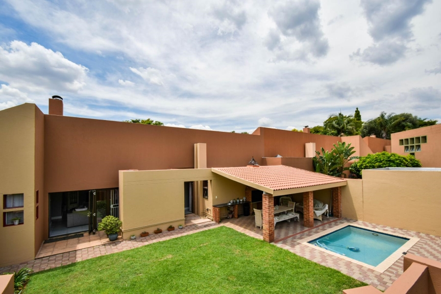 4 Bedroom Property for Sale in Faerie Glen Gauteng