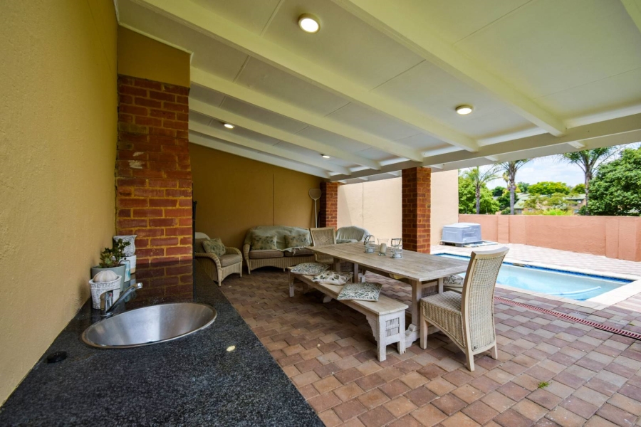 4 Bedroom Property for Sale in Faerie Glen Gauteng