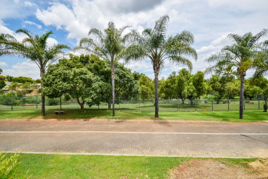 4 Bedroom Property for Sale in Faerie Glen Gauteng