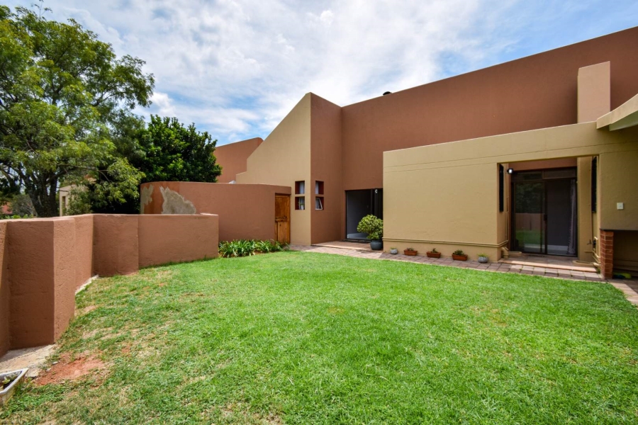 4 Bedroom Property for Sale in Faerie Glen Gauteng