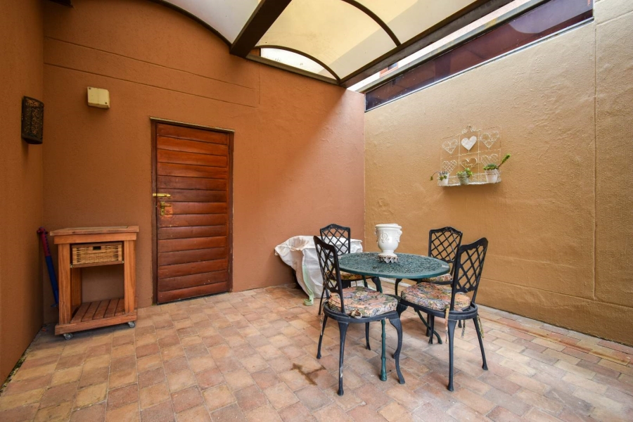 4 Bedroom Property for Sale in Faerie Glen Gauteng