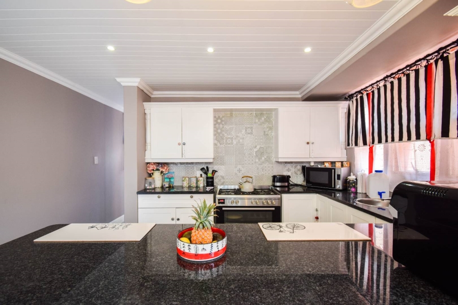 4 Bedroom Property for Sale in Faerie Glen Gauteng