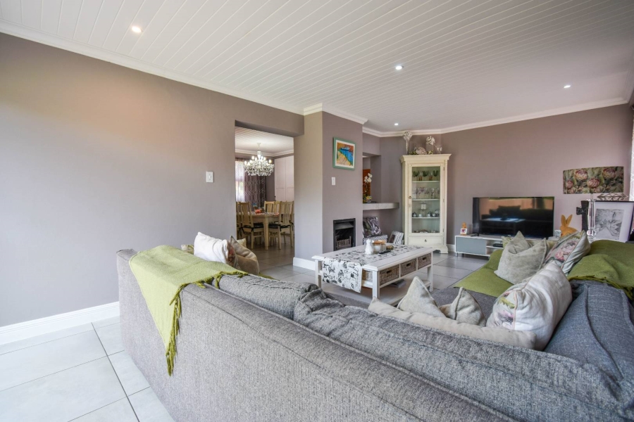 4 Bedroom Property for Sale in Faerie Glen Gauteng