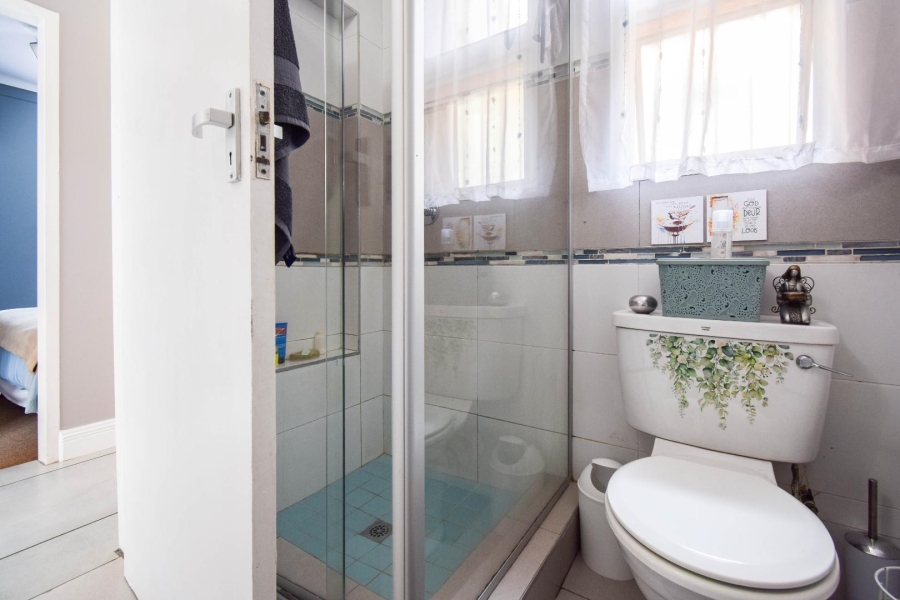 4 Bedroom Property for Sale in Faerie Glen Gauteng