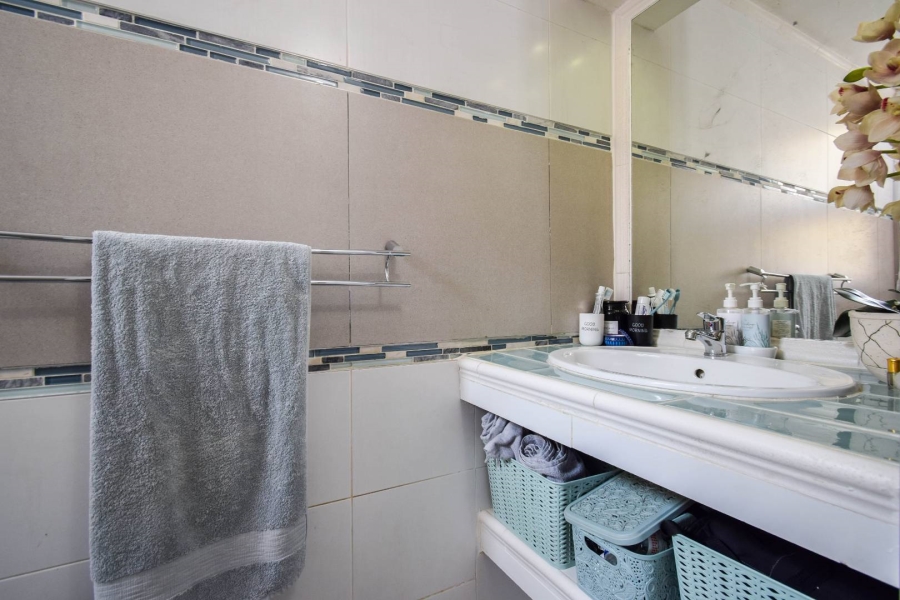 4 Bedroom Property for Sale in Faerie Glen Gauteng