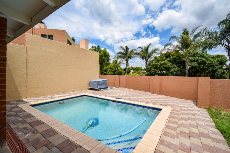 4 Bedroom Property for Sale in Faerie Glen Gauteng