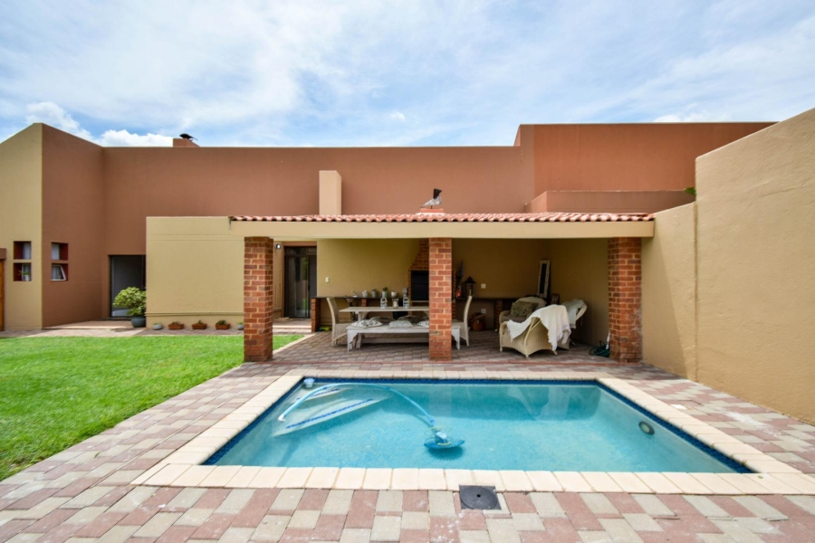 4 Bedroom Property for Sale in Faerie Glen Gauteng