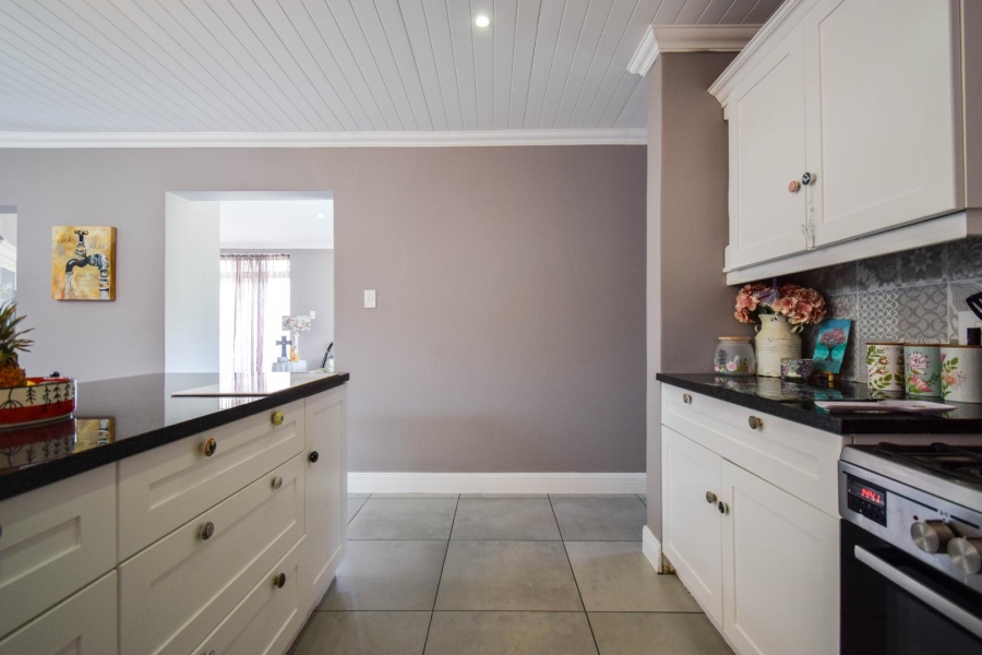 4 Bedroom Property for Sale in Faerie Glen Gauteng