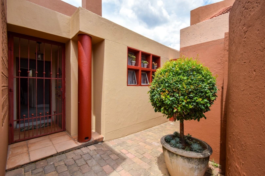 4 Bedroom Property for Sale in Faerie Glen Gauteng