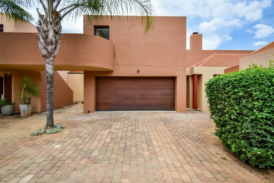 4 Bedroom Property for Sale in Faerie Glen Gauteng
