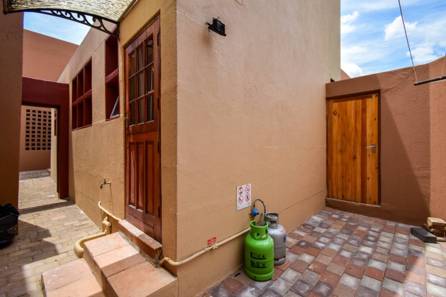 4 Bedroom Property for Sale in Faerie Glen Gauteng