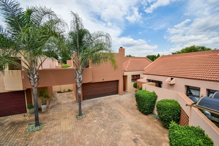4 Bedroom Property for Sale in Faerie Glen Gauteng