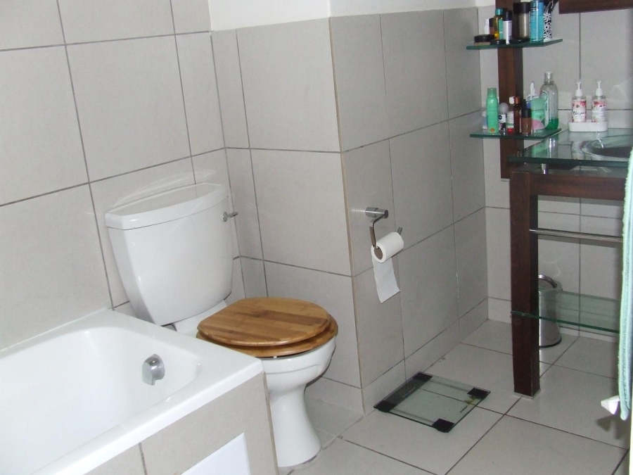 To Let 1 Bedroom Property for Rent in Jackal Creek Golf Estate Gauteng