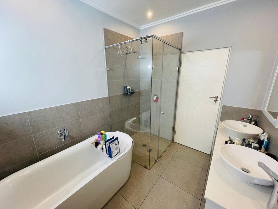 To Let 2 Bedroom Property for Rent in Melrose North Gauteng